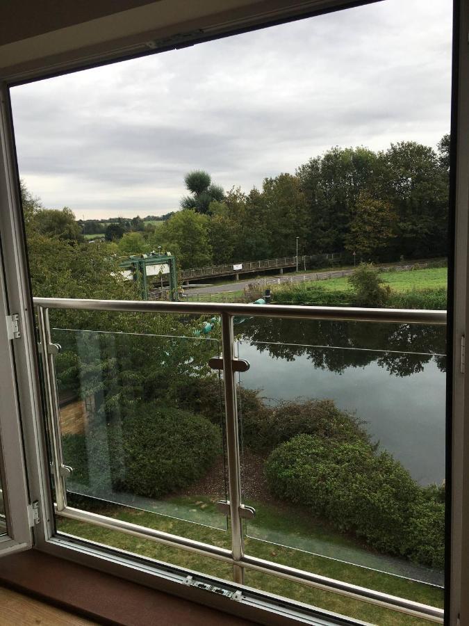 Penthouse Apartment On The River - 65 Skipper Way St. Neots Exterior foto